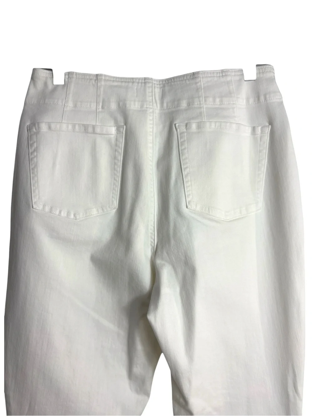 m jeans by MAURICES High Waisted Flare Jeans in White Size 14 SHORT — GORGEOUS!!